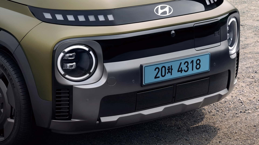 Hyundai Casper Electric Cross zbliżenie przodu okragly reflektor kolor oliwkowy