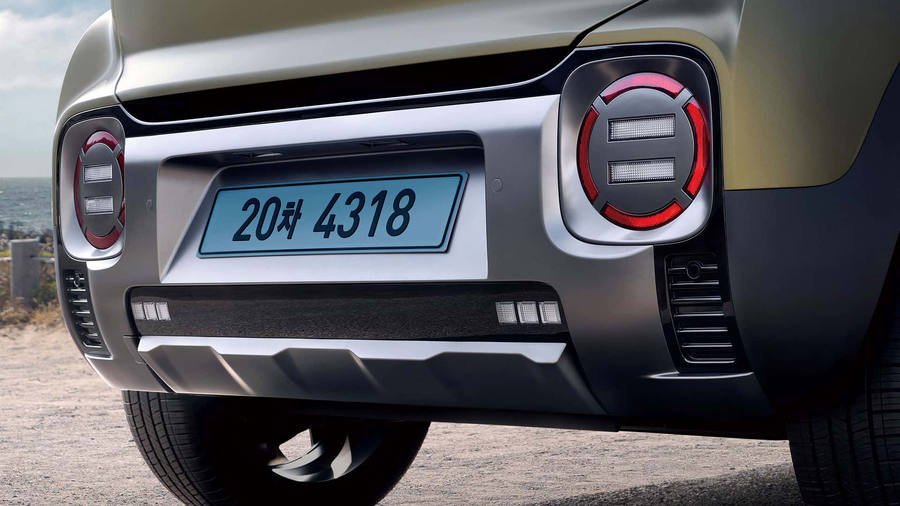 Hyundai Casper Electric Cross zbliżenie tylu kwadratowe swiatla pixel rejestracja