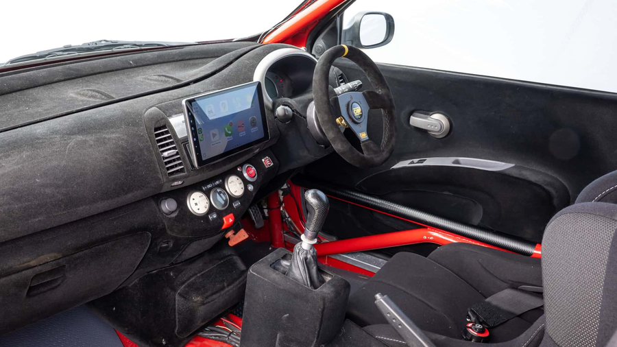 netrze Nissan Micra 350SR kokpit wyscigowy klatka bezpieczenstwa