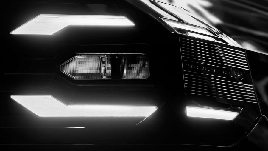 Nowy Jeep Compass detal przodu kratka i swiatla czarno-bialy
