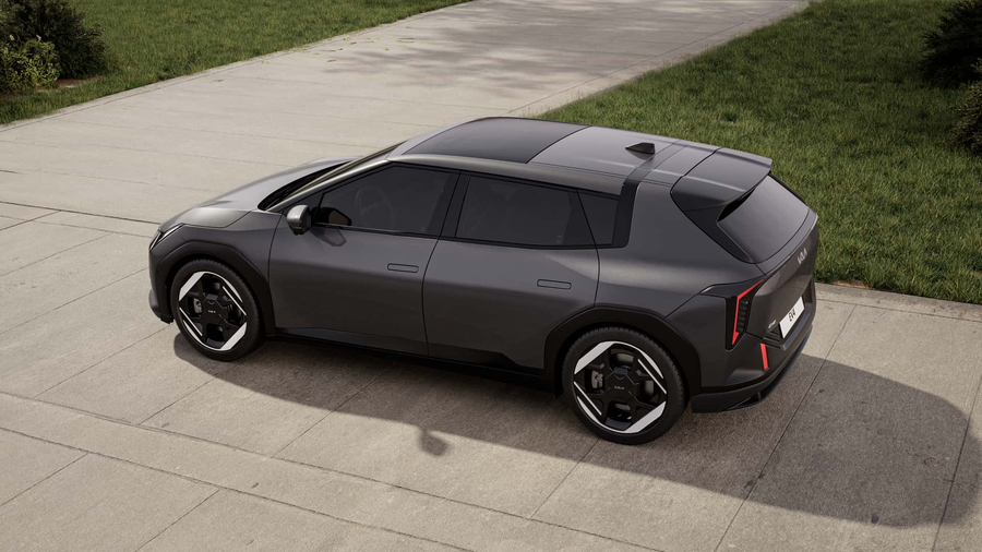 Kia EV4 hatchback widok z gory kolor ciemnoszary nowoczesne otoczenie