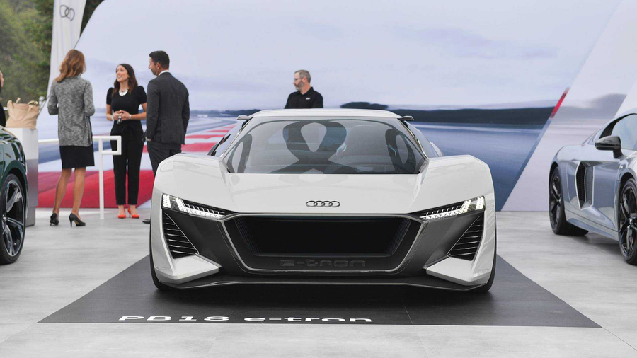Audi PB18 E-Tron concept na wystawie plenerowej z widzami